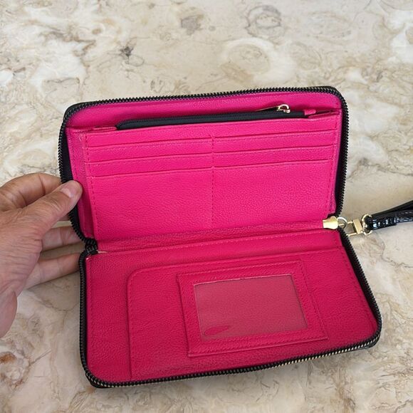 Betsey Johnson Black Skulls Zip Around Wristlet Wallet - Picture 9 of 12